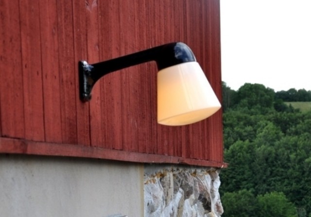 Funkislampen med konisk kuppel nymontert